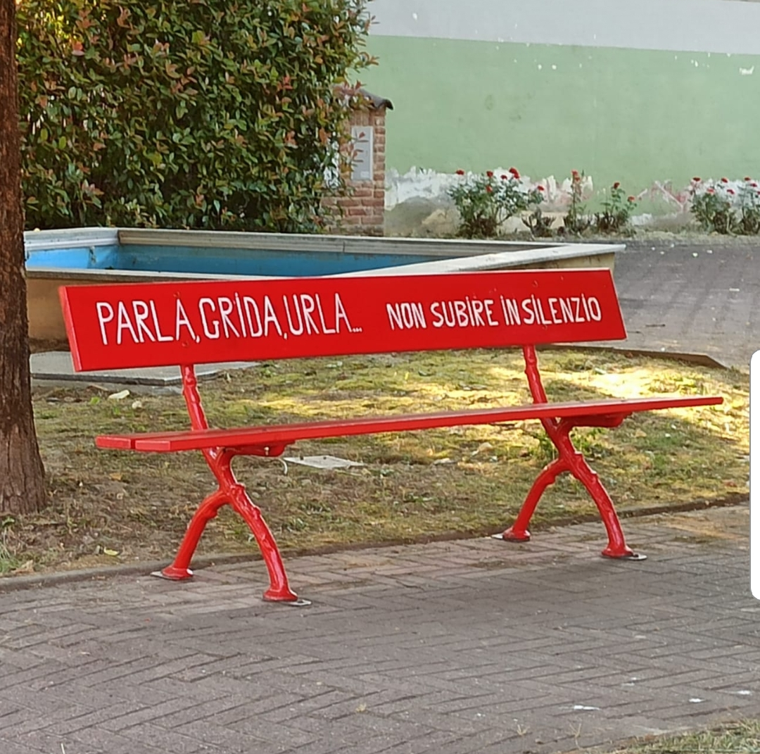 Panchine Rosse - Per dire NO alla violenza contro le donne